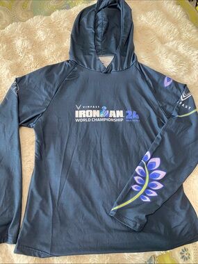 Iron Man Women’s NWOT sun hoody S